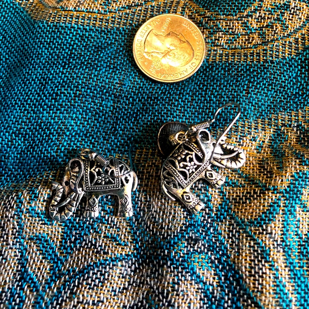 Cute dangle elephant earrings